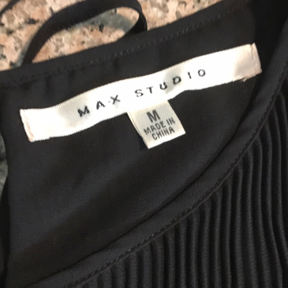 ❌SOLD Max Studio pleated black tank - Picture 6 of 7